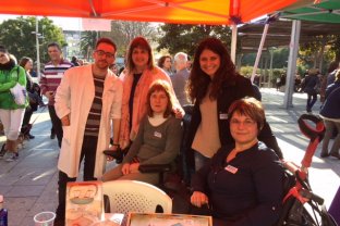 Participantes del estand de la FHES con las representantes de TEMYQUE