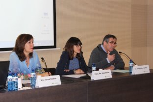 Aurora Dueñas, Núria Parlón y Josep Maria Cortès (de izquierda a derecha) fueron los encargados de abrir la sesión