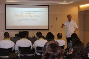 Los asistentes a la Jornada de Puertas Abiertas compartirán un rato con los responsables de Docencia y los actuales residentes