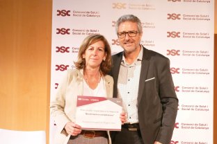 ​La Directora de Provisió de Serveis, la Dra. M José Liarte, va ser  l'encarregada de recollir el premi.