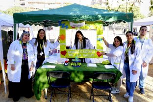 Los profesionales de la FHES que participaron en la feria Ravaleando