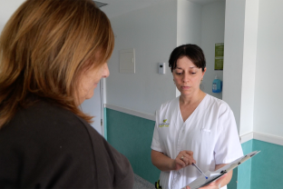 Una professional del Grup de Treball de Donació d'Òrgans i Teixits