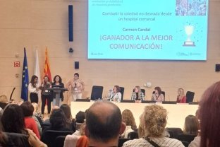 Carme Candal va rebre el guardó en representació de la FHES