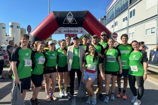 Los profesionales con el director gerent de la FHES, Vicenç Perelló