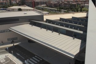 Imatge de l'Hospital de l'Esperit Sant amb vista de Sant Adrià de Besòs i Badalona