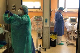 El pico máximo de profesionales aislados por el COVID-19 en la FHES ha sido de 57.