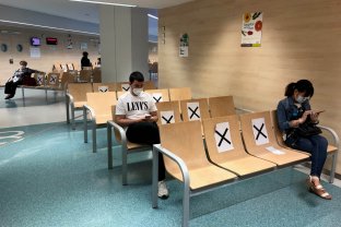 La mascareta és obligatòria en totes les àrees de l'Hospital.