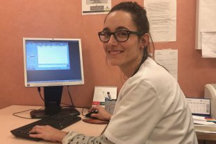 ​Paula Rubio és la reumatòloga de la FHES responsable de les consultes virtuals.
