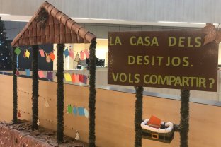 La Casa dels desitjos està ubicada al vestíbul principal de l'Hospital.