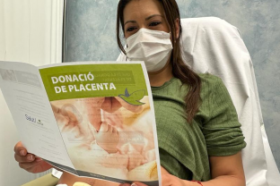 Les llevadores de l'Hospital informen a les dones embarassades