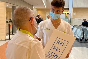 Los referentes de huimanización han simulado ser visitadores médicos