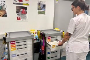 Els carros de cures de l'àrea d'Hospitalització