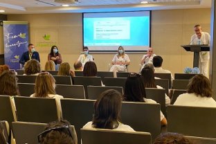Mesa redonda sobre actividades de los profesionales de la FHES vinculadas con el concepto de humanización