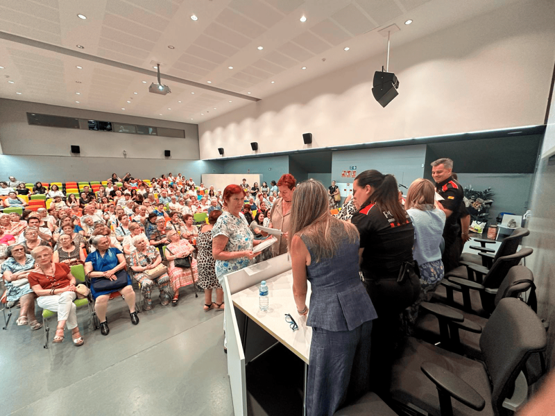 L’Hospital, present en l’acte de lliurament de diplomes dels tallers i grups de memòria de Càritas a Santa Coloma
