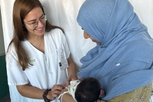 Primer nadó vacunat a la Fundació Hospital de l'Esperit Sant