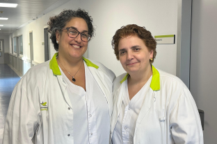 La enfermera Isabel Martínez y la Dr. Lleberia