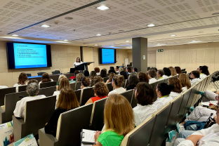 La Dra. Míriam Sánchez durante su exposición en la jornada