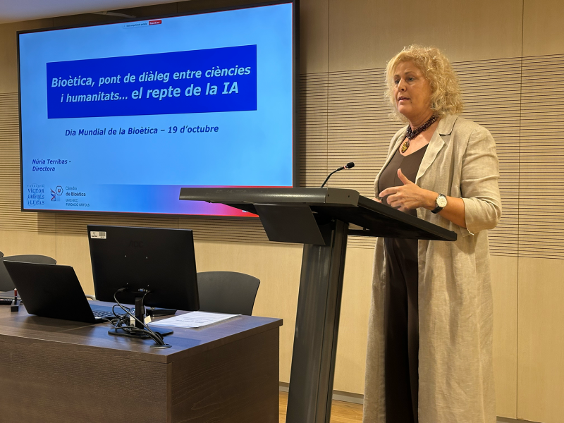 La Jornada “Tres mirades ètiques sobre l’atenció a la salut” ha abordat la comunicació, la confidencialitat i la Intel·ligència Artificial en l’àmbit sanitari