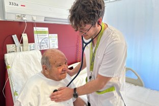 El Dr. Colomé amb un pacient